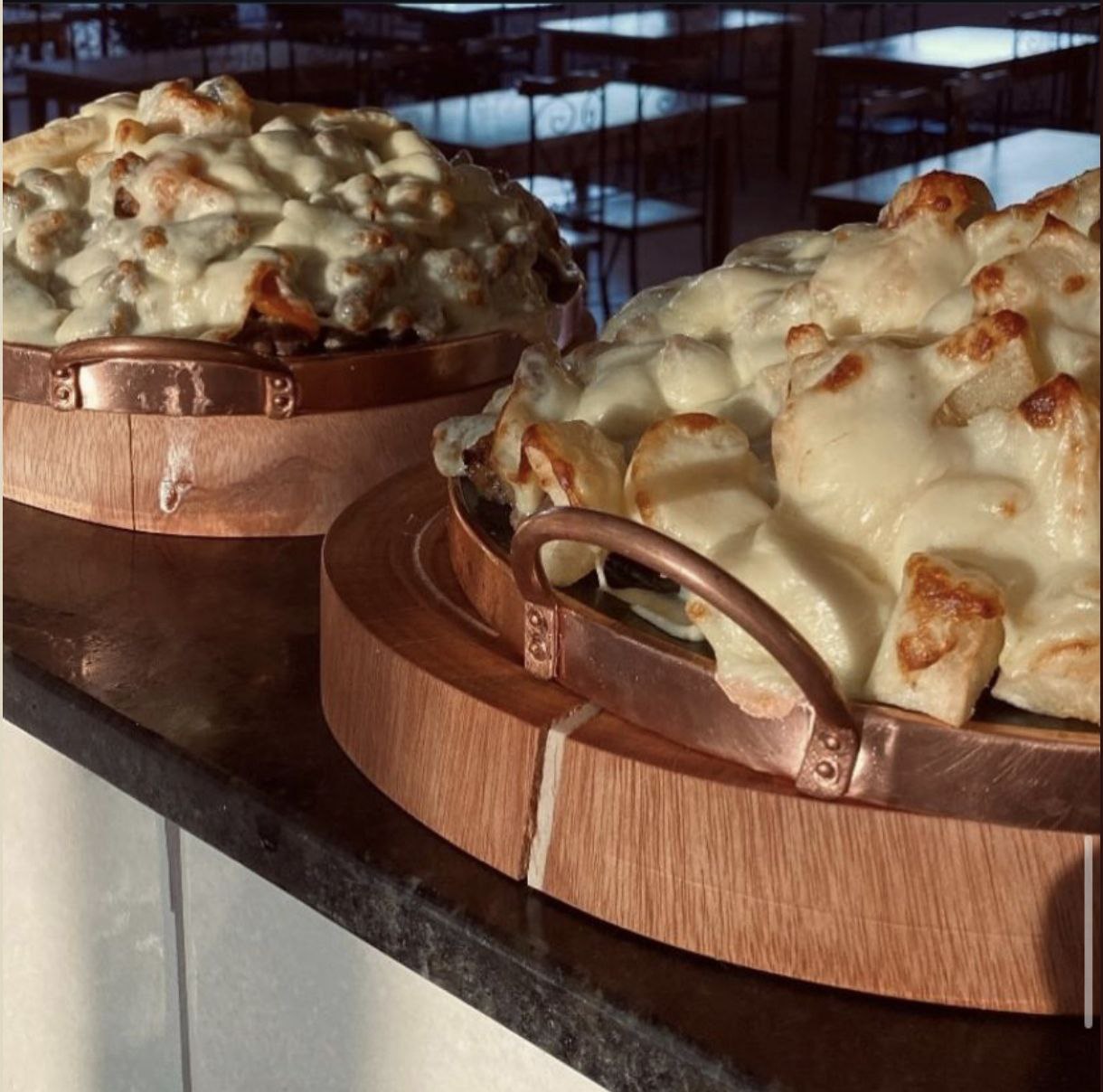 Tábua Bentu's com linguiça, carnes e queijo